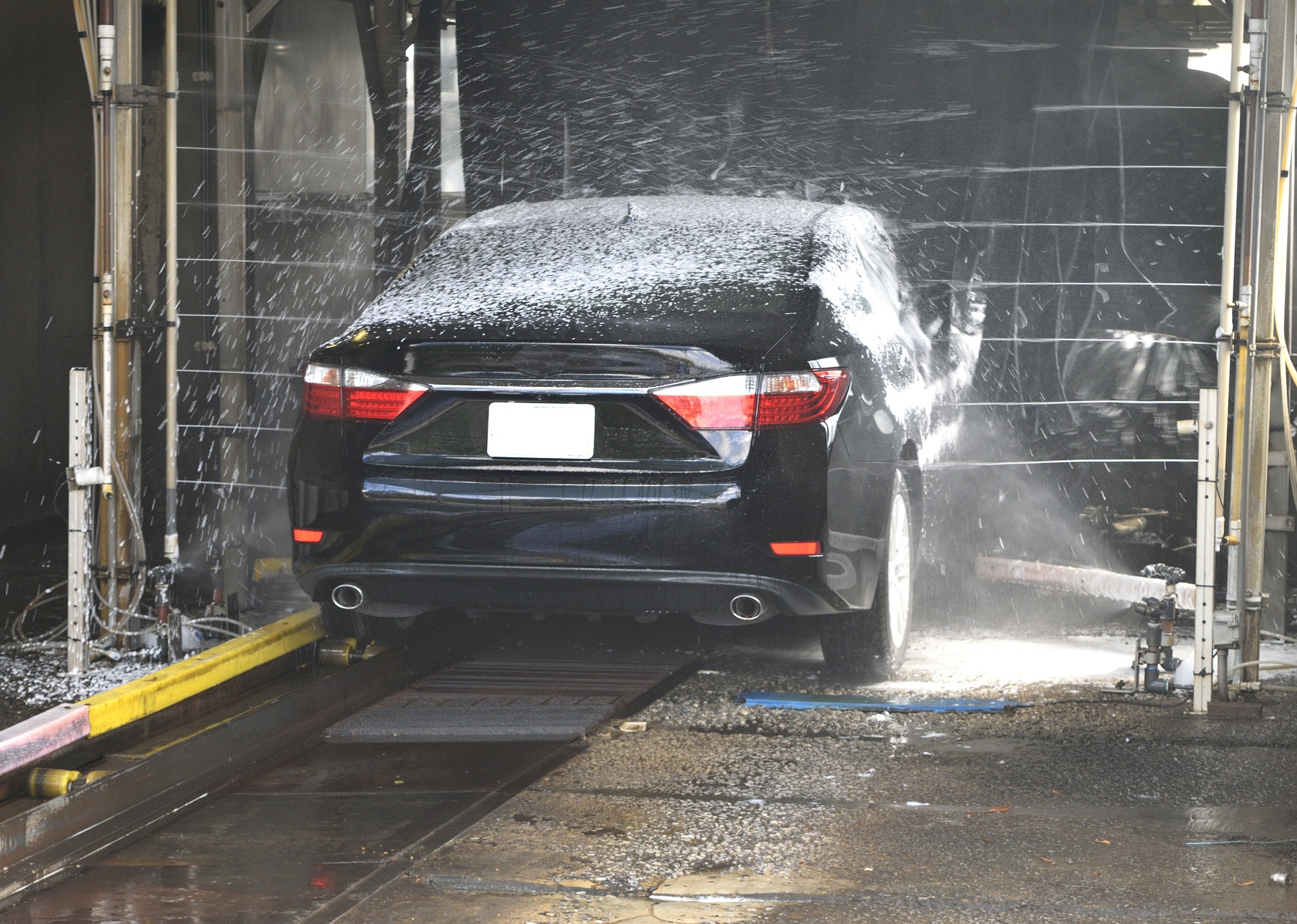 บทความเกี่ยวกับเสื้อกันฝน: การดูแลรักษารถยนต์ ด้วยการเลือกใช้  น้ำยาล้างรถ 
